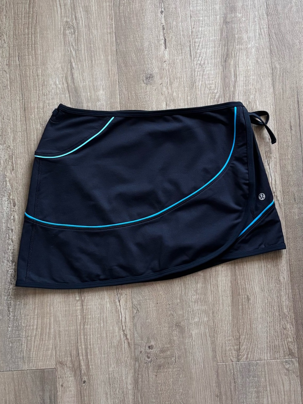 Lululemon Wrap Skirt in Black W/ Blue Accents